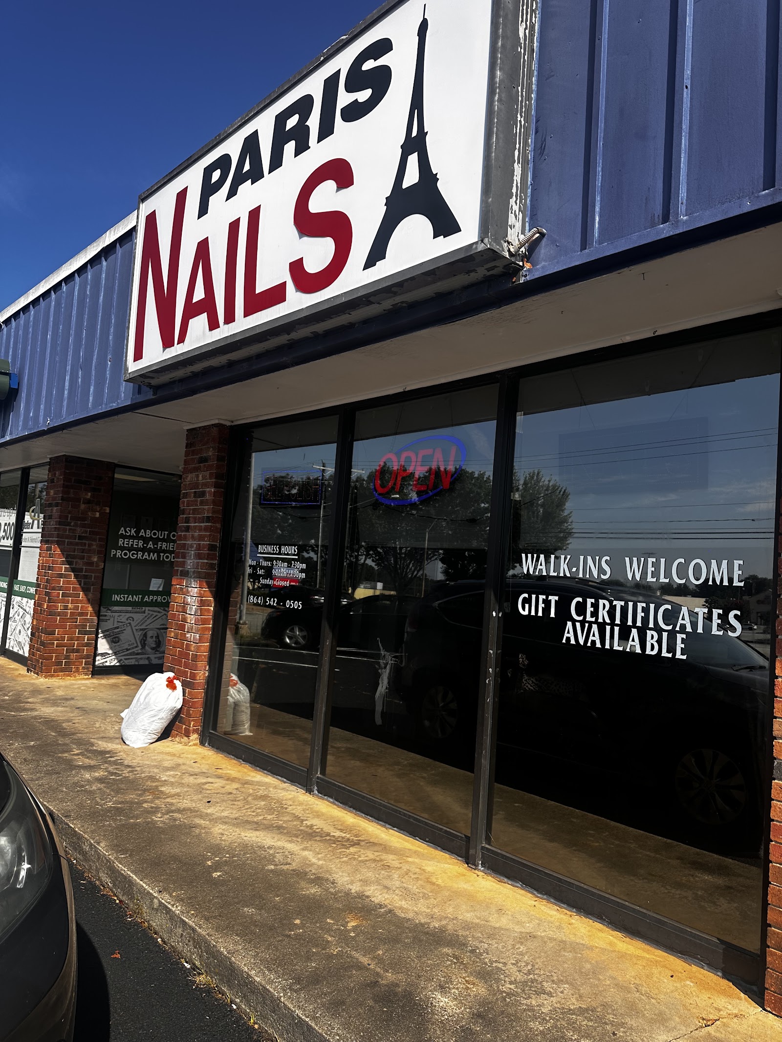 Paris Nails logo